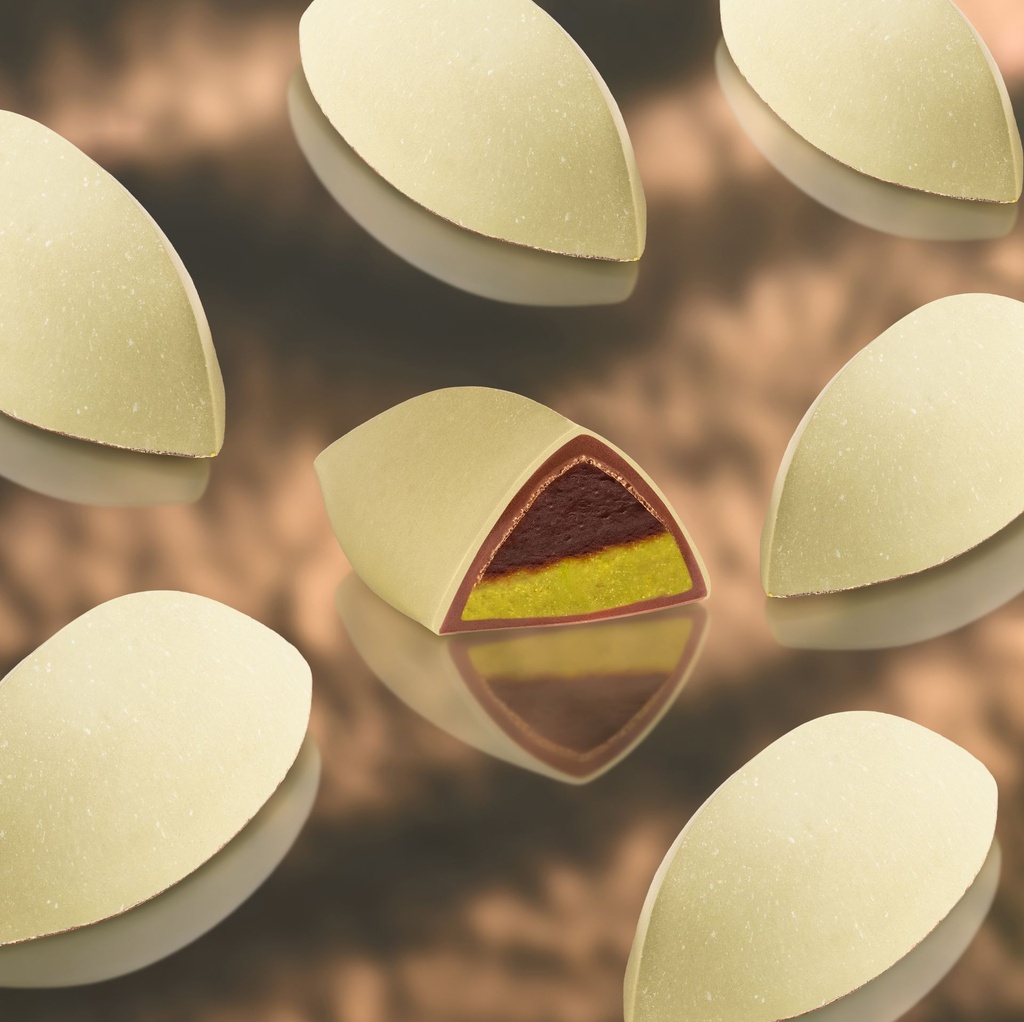 الفستق بالتوت الكريمي